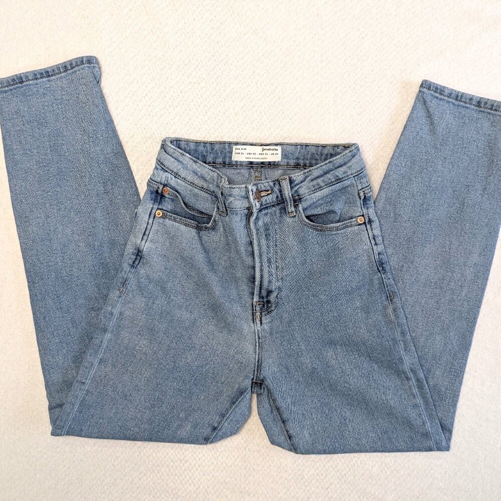 Stradivarius Women's "Mom Slim" Light Wash Jeans. Size 2.